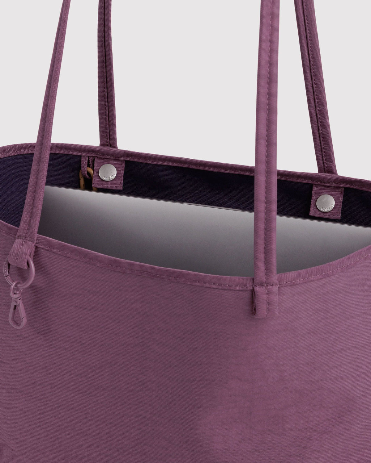 MEDIUM NYLON REVERSIBLE TOTE - US 9908