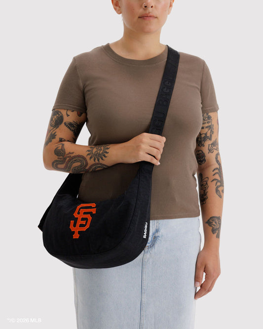 MEDIUM NYLON CRESCENT BAG - US 8255