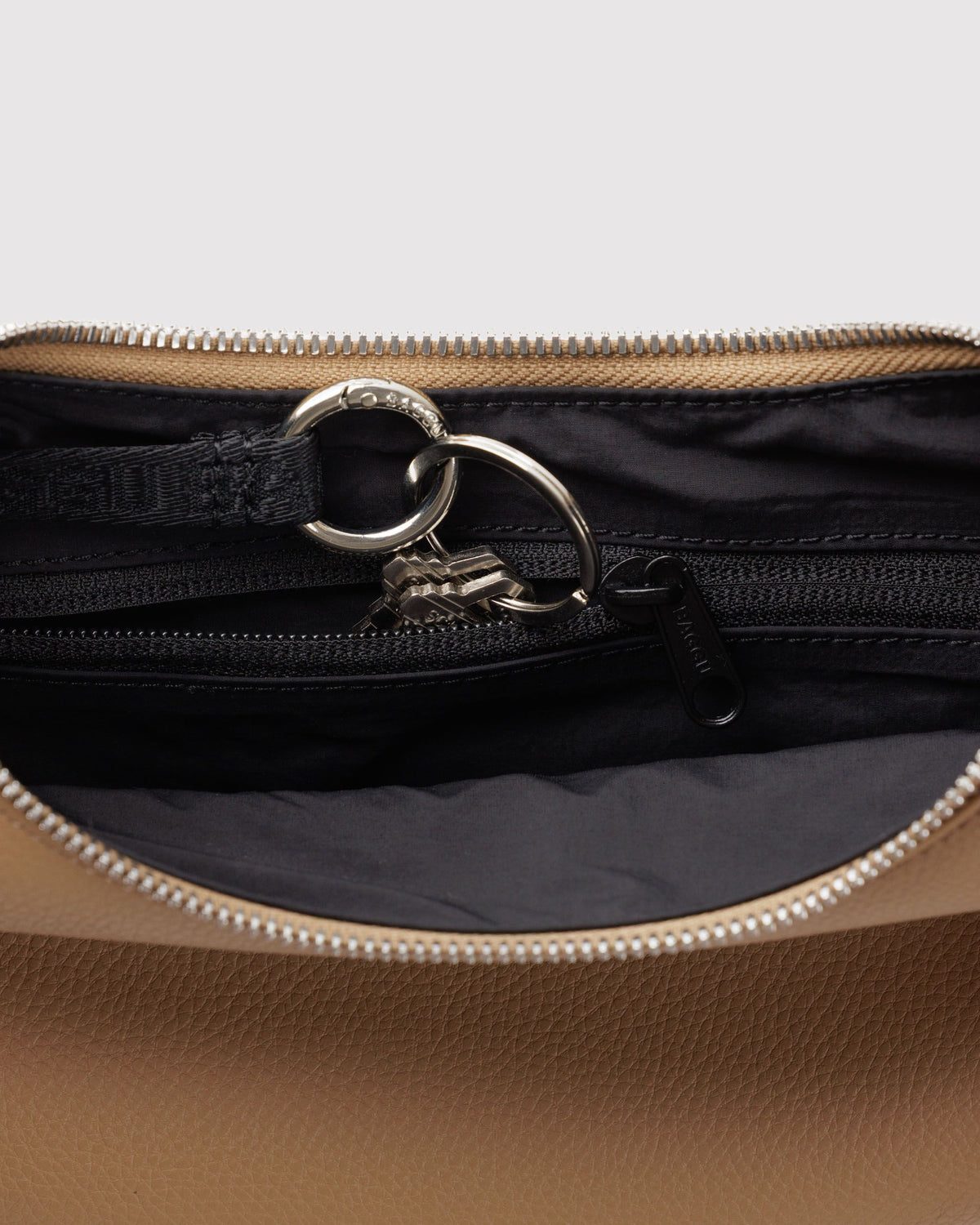 SMALL RECYCLED LEATHER FLAT CRESCENT - US 1395