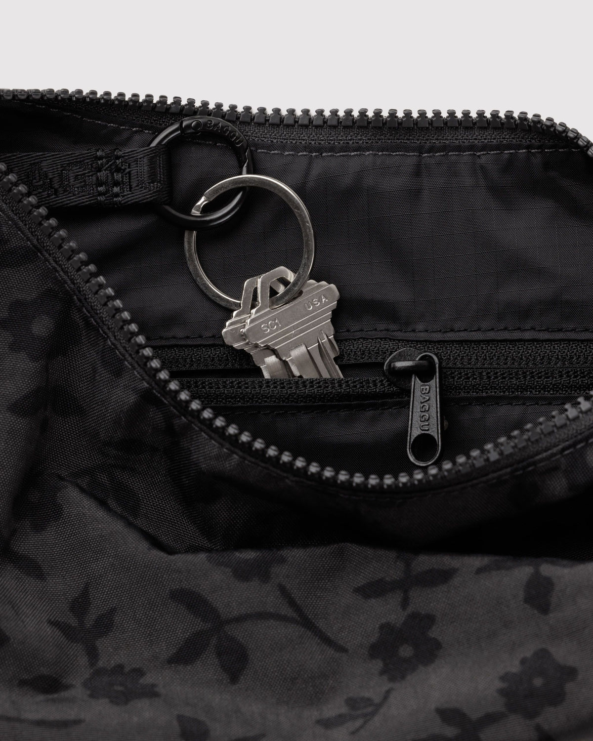 SMALL NYLON CRESCENT BAG - US 9286