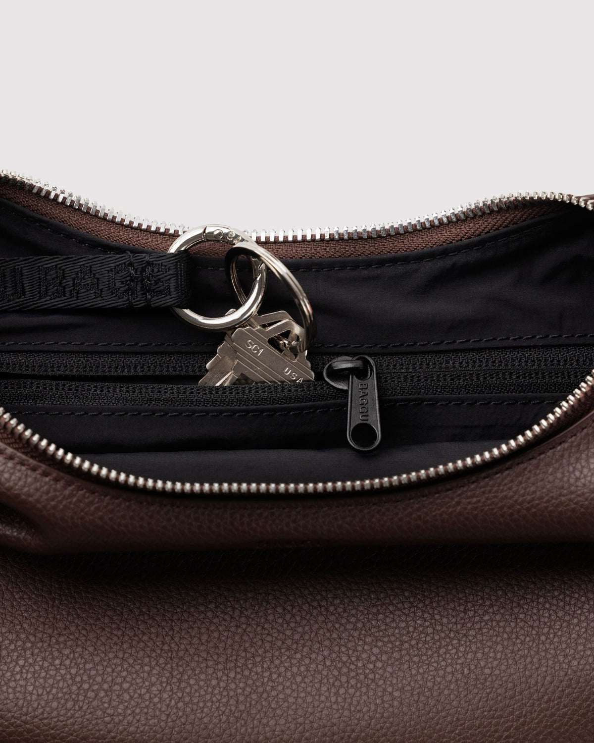 SMALL RECYCLED LEATHER FLAT CRESCENT - US 5242
