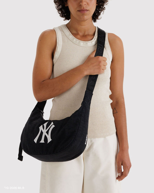 MEDIUM NYLON CRESCENT BAG - US 6708