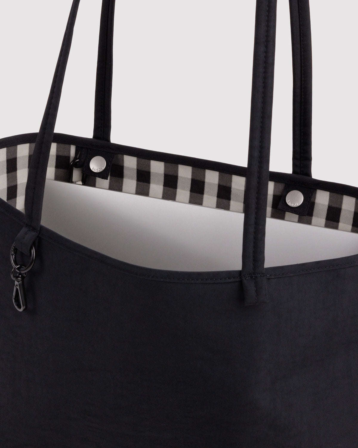 MEDIUM NYLON REVERSIBLE TOTE - US 5999