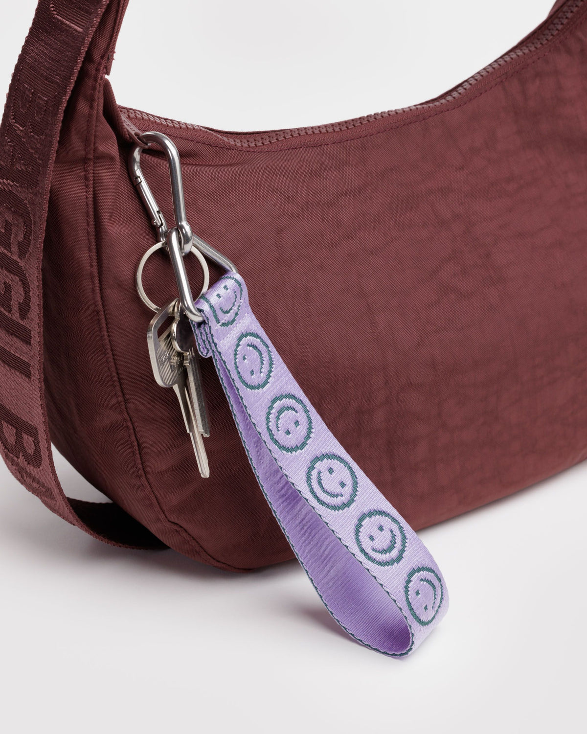 LOGO KEYCHAIN - US 9077