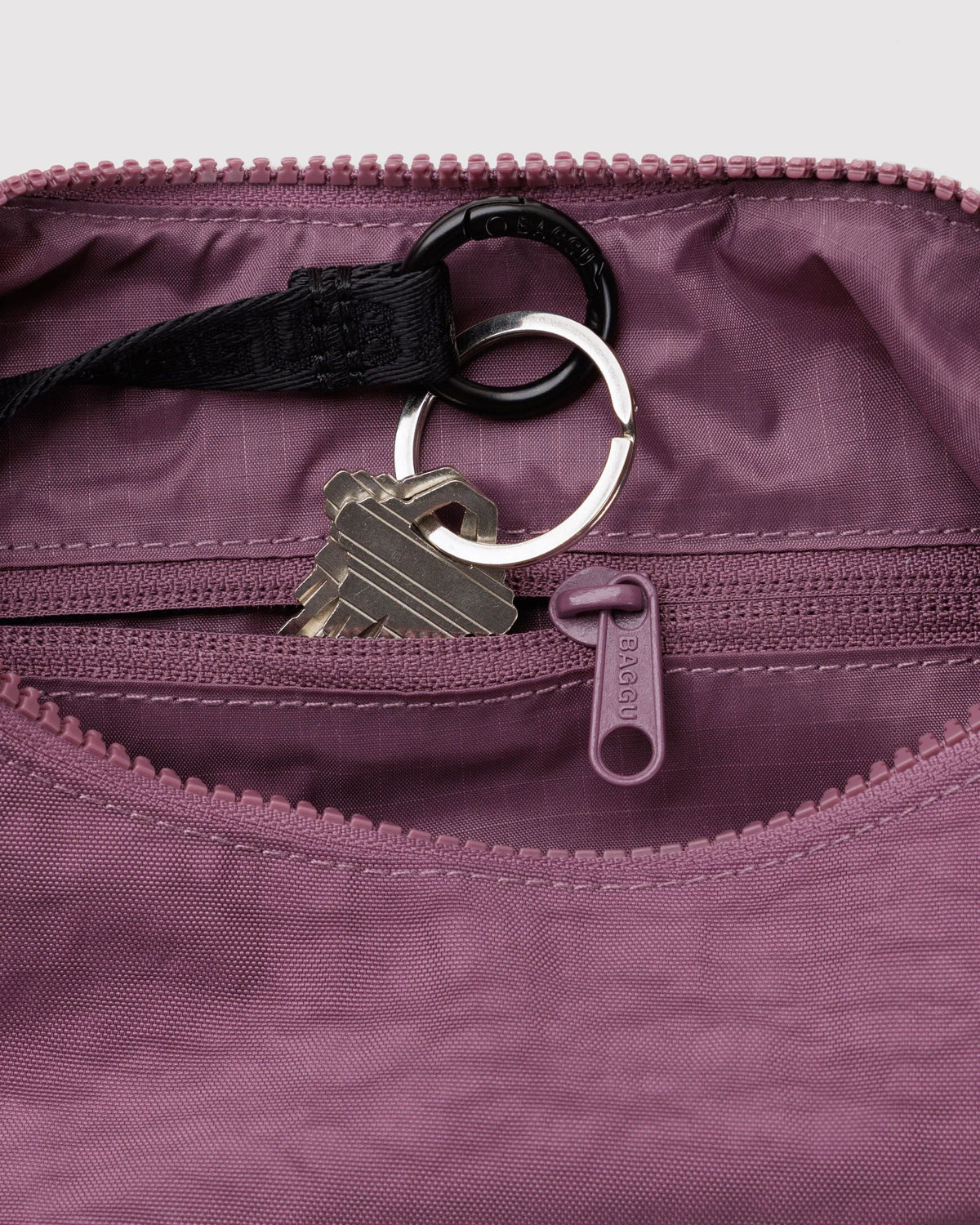 SMALL NYLON CRESCENT BAG - US 2942