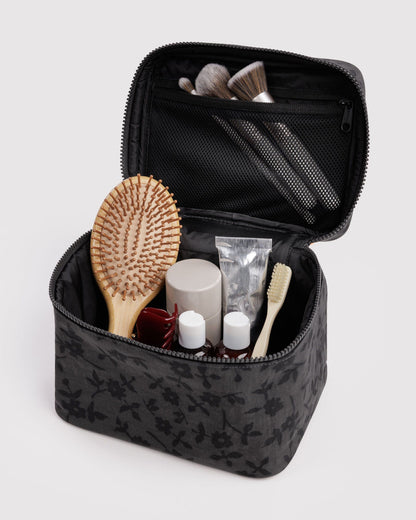 LARGE COSMETIC CASE - US 7425