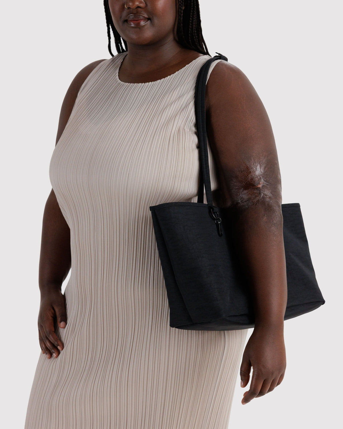 MEDIUM NYLON REVERSIBLE TOTE - US 5999