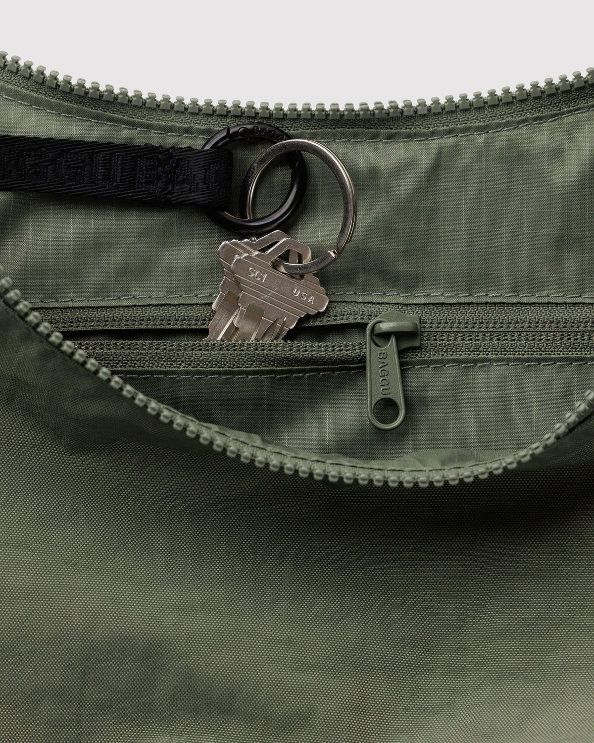 MEDIUM NYLON CRESCENT BAG - US 8666