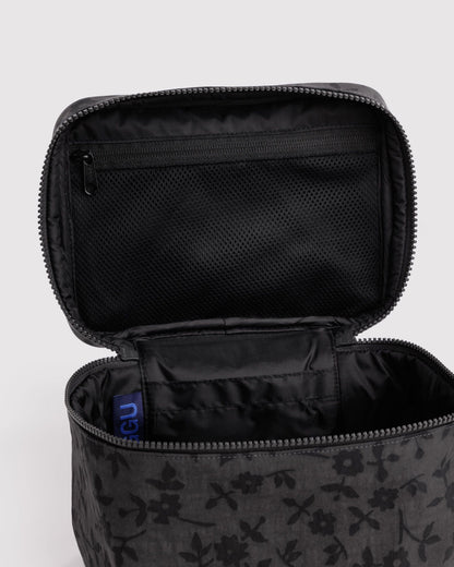 LARGE COSMETIC CASE - US 7425