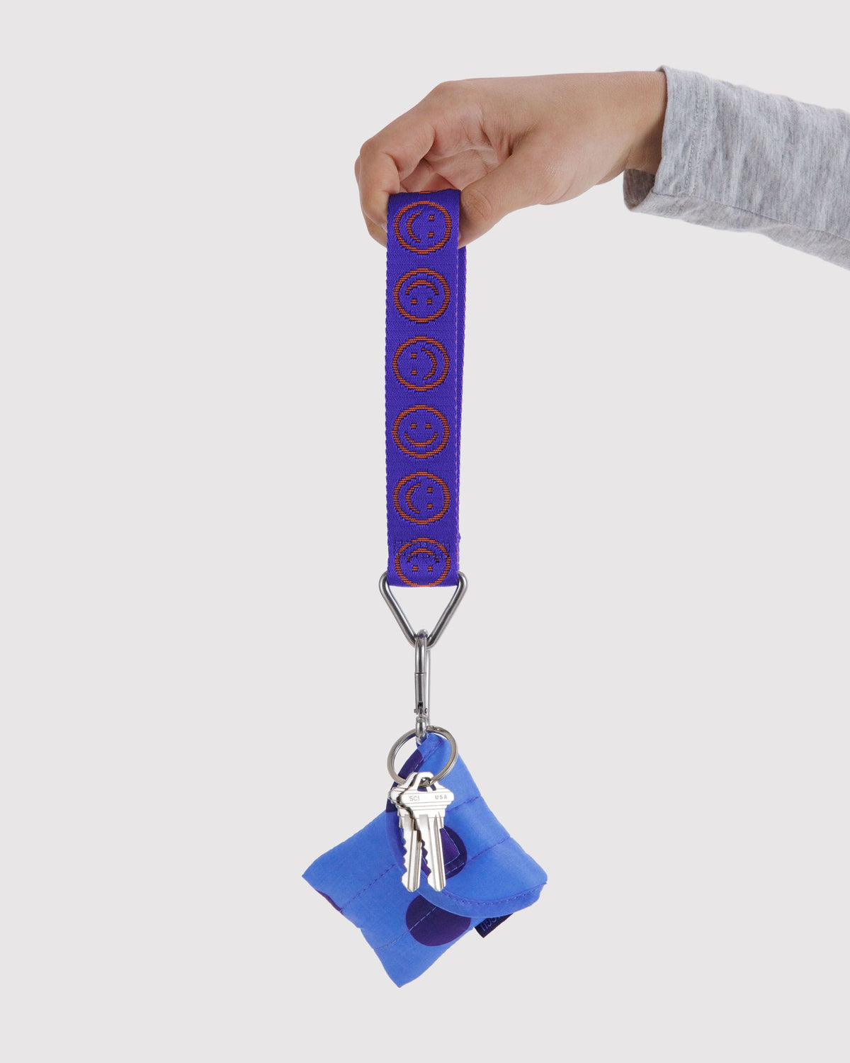 LOGO KEYCHAIN - US 2591