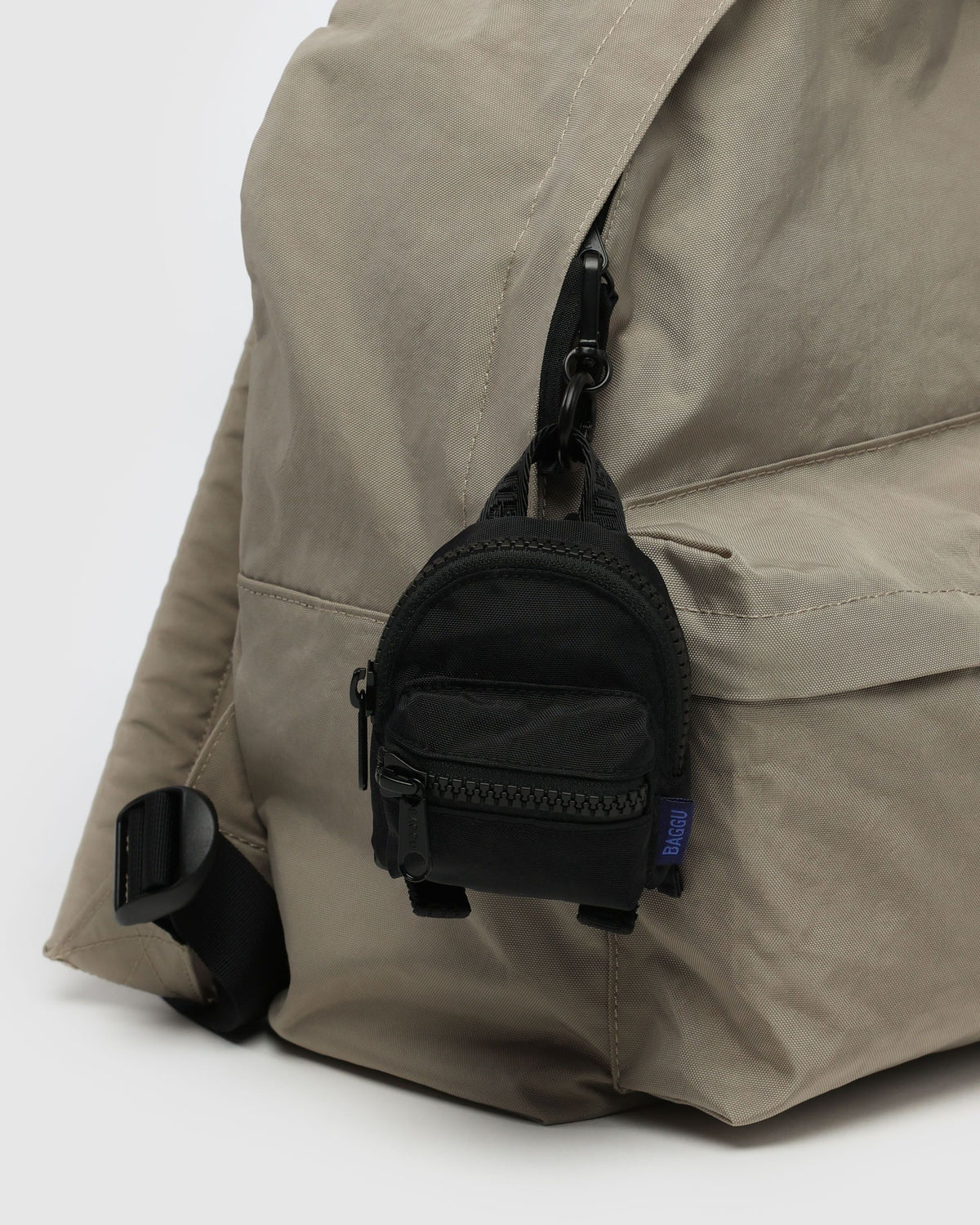 BACKPACK CHARM - US 8772