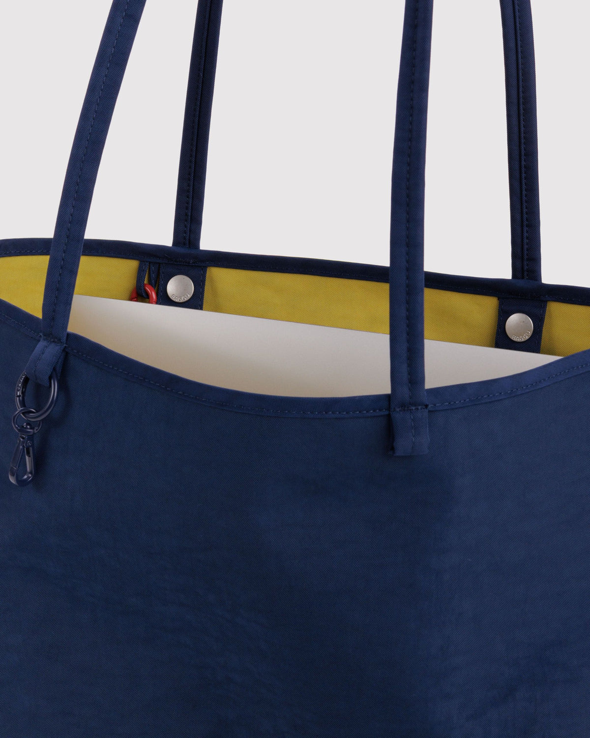 MEDIUM NYLON REVERSIBLE TOTE - US 5834