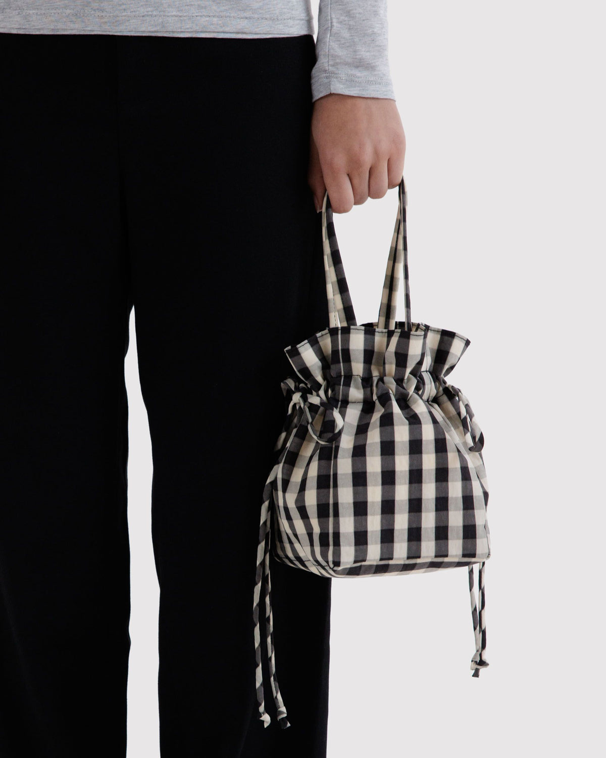 NYLON DRAWSTRING BAG - US 4962