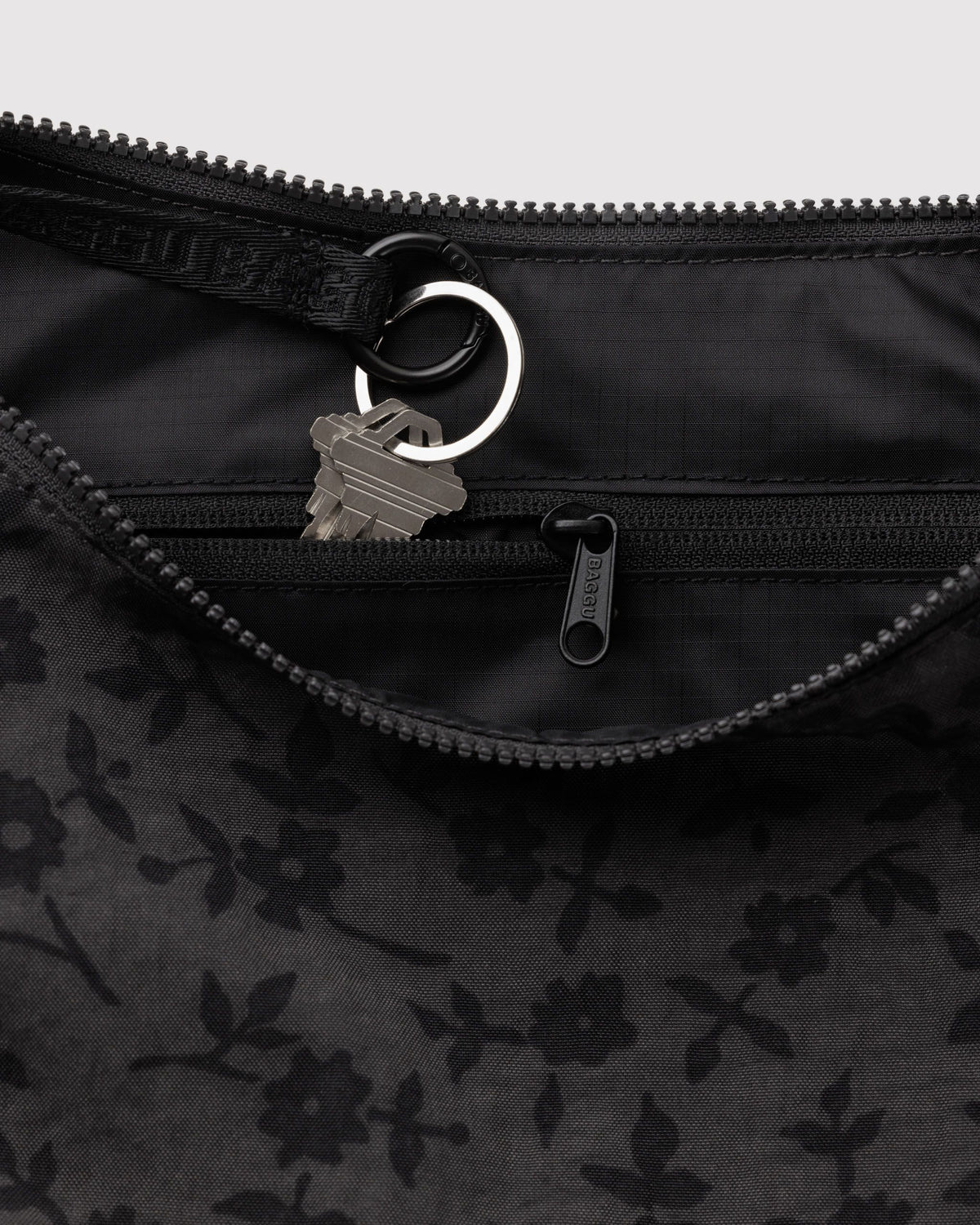 MEDIUM NYLON CRESCENT BAG - US 7119