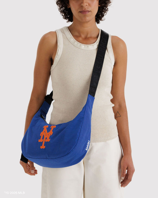 MEDIUM NYLON CRESCENT BAG - US 4405