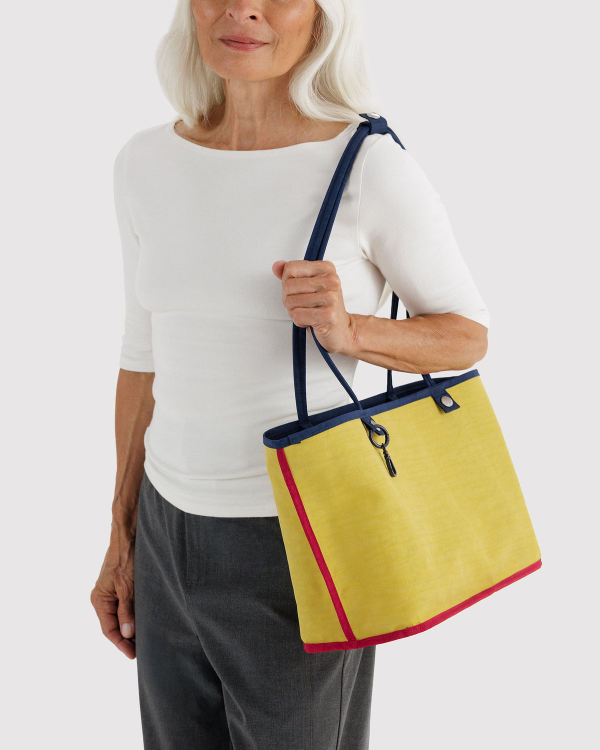 MEDIUM NYLON REVERSIBLE TOTE - US 5834