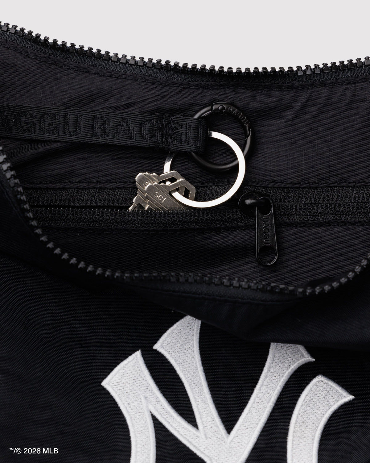 MEDIUM NYLON CRESCENT BAG - US 6708