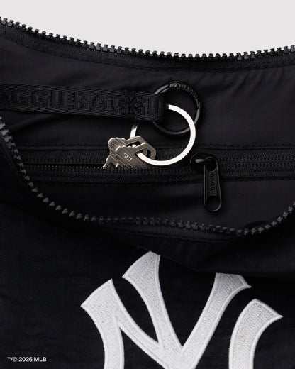 MEDIUM NYLON CRESCENT BAG - US 6708