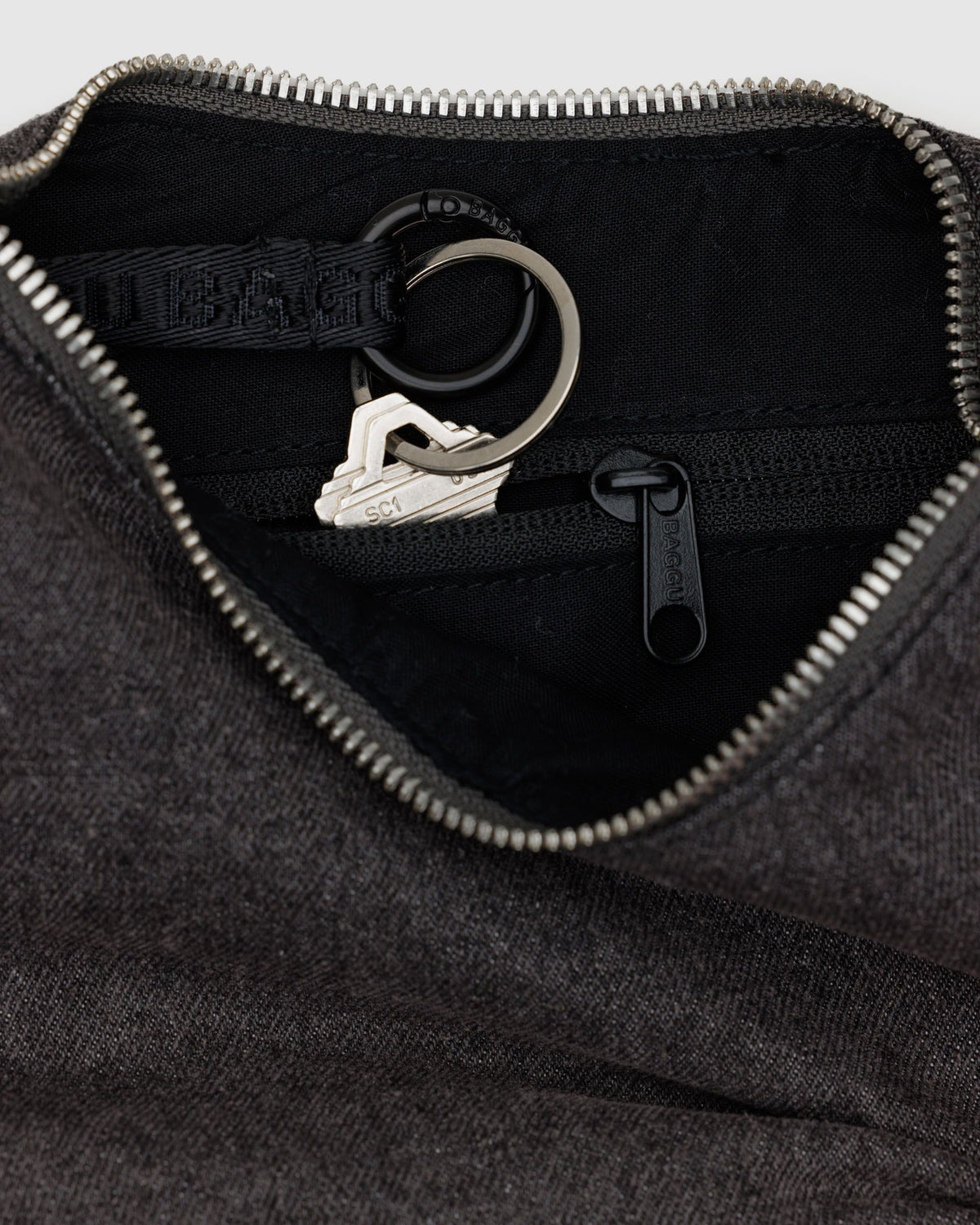 SMALL DENIM CRESCENT BAG - US 6706