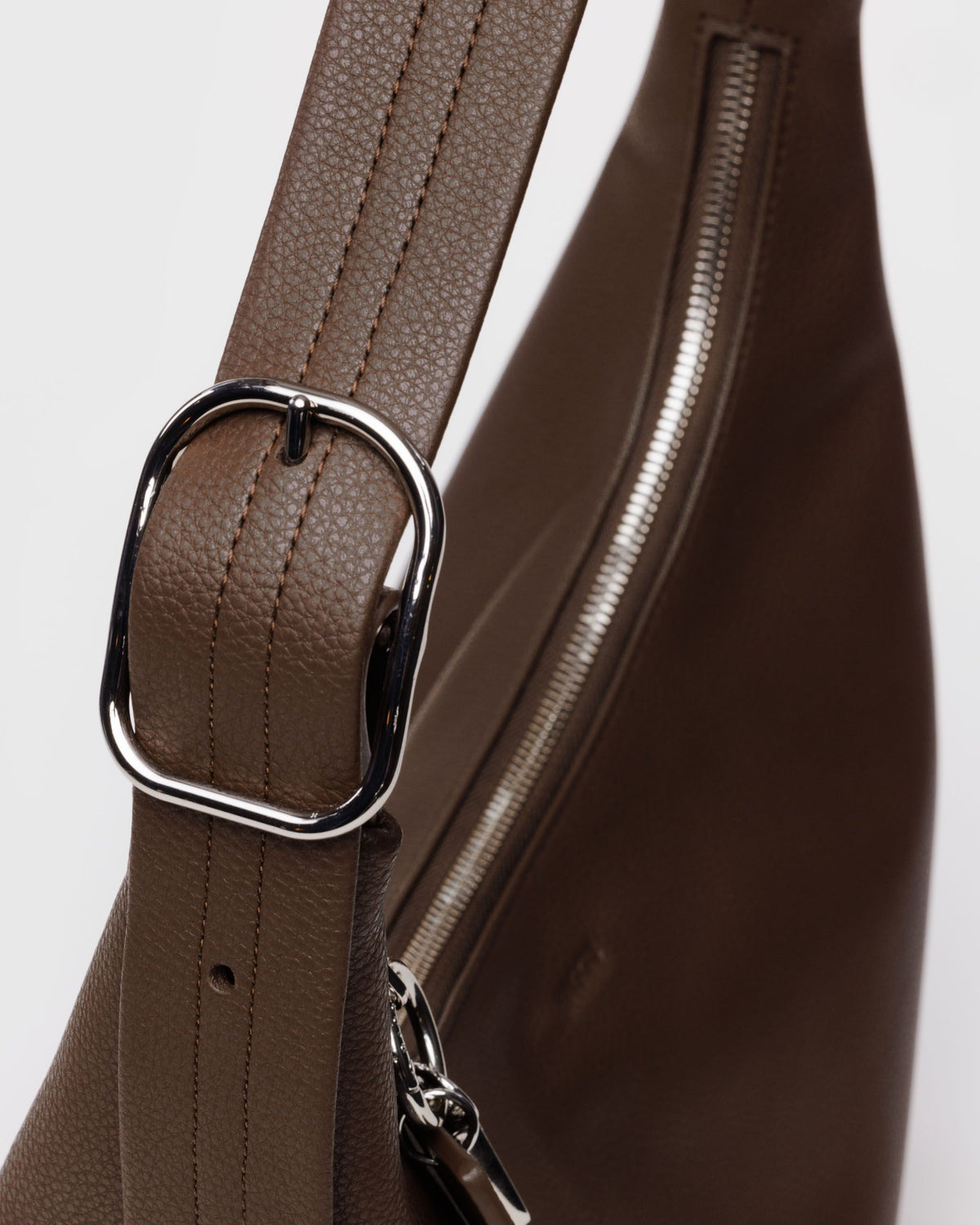 RECYCLED LEATHER SHOULDER BAG - US 7589