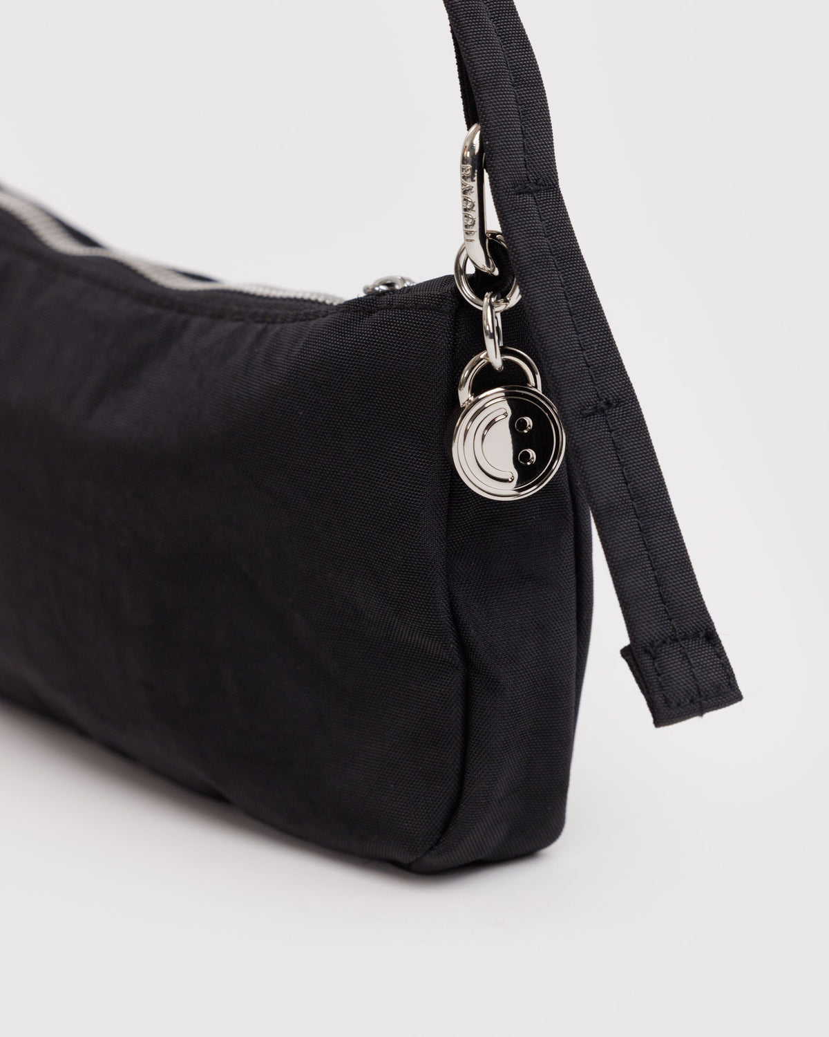 NYLON POCHETTE - US 8632