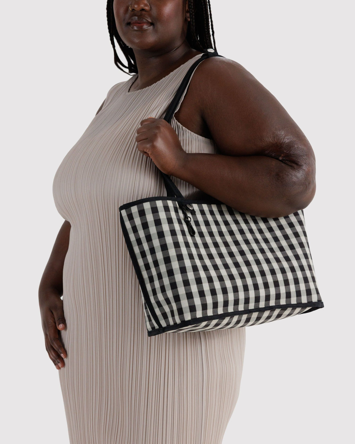 MEDIUM NYLON REVERSIBLE TOTE - US 5999