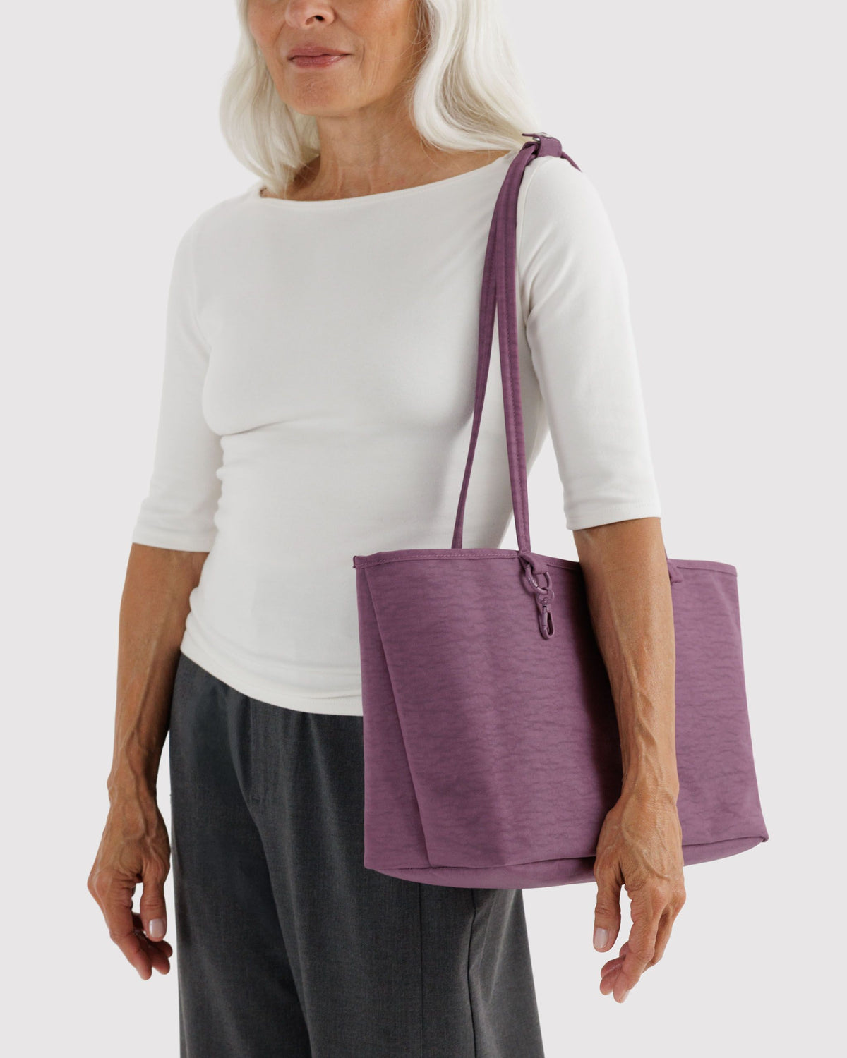 MEDIUM NYLON REVERSIBLE TOTE - US 9908