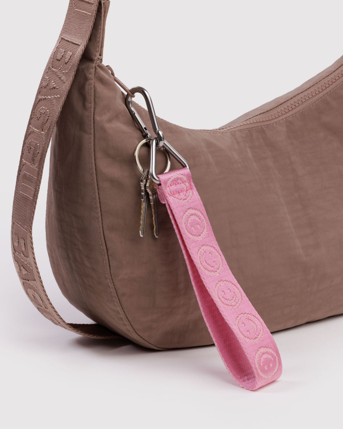 LOGO KEYCHAIN - US 9214